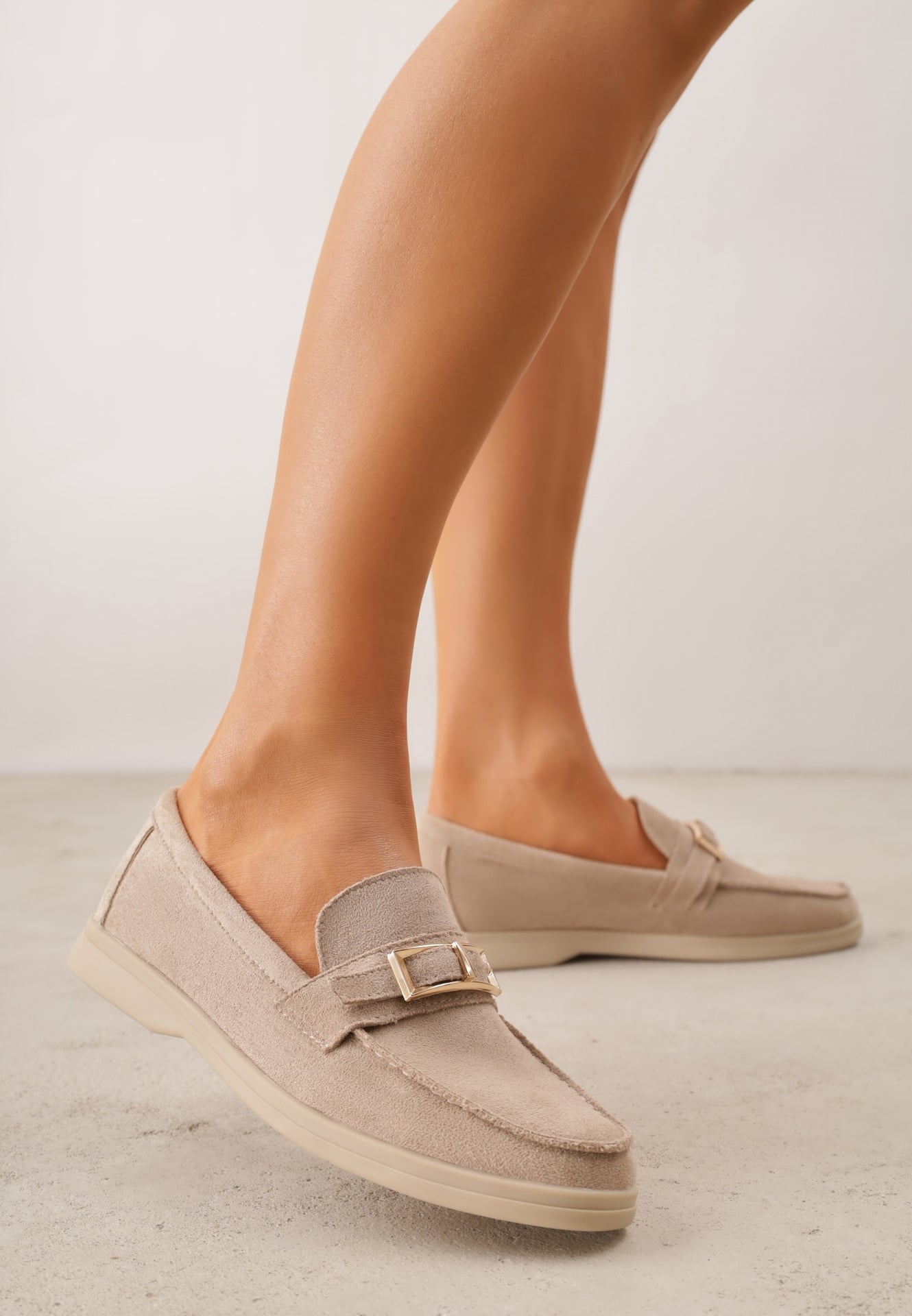 Ciemnobeżowe Mokasyny Ozdobione Metaliczną Klamrą Murielori