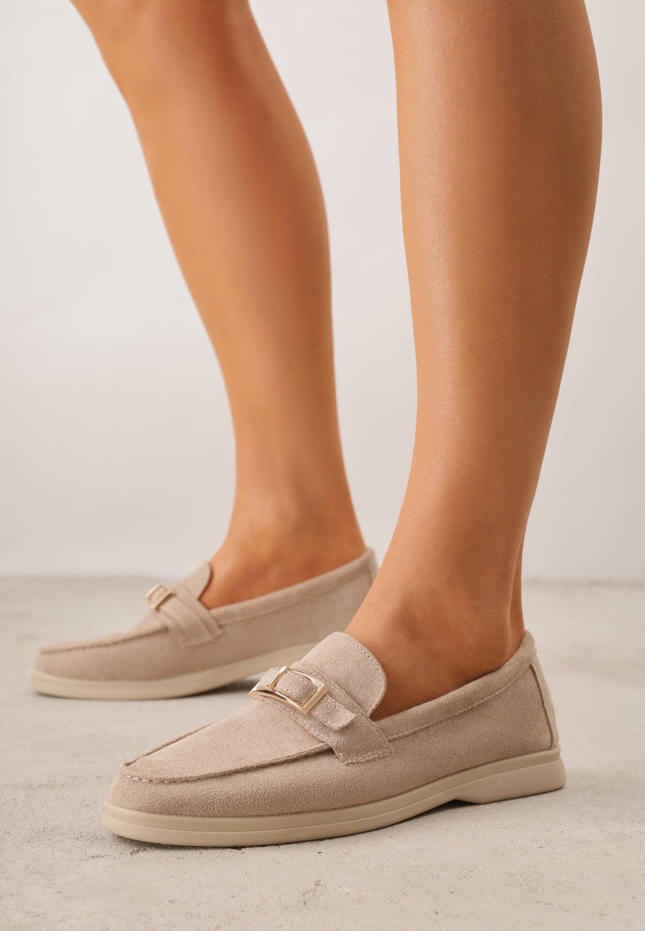 Ciemnobeżowe Mokasyny z Prostokątną Metaliczną Ozdobą Aeleorane