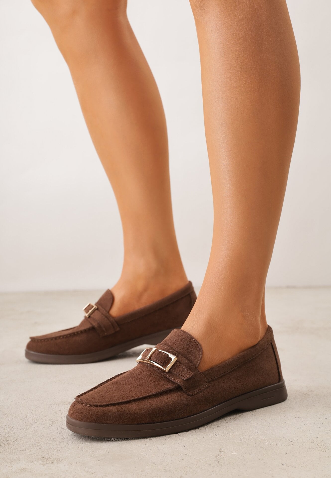 Brązowe Mokasyny z Prostokątną Metaliczną Ozdobą Aeleorane