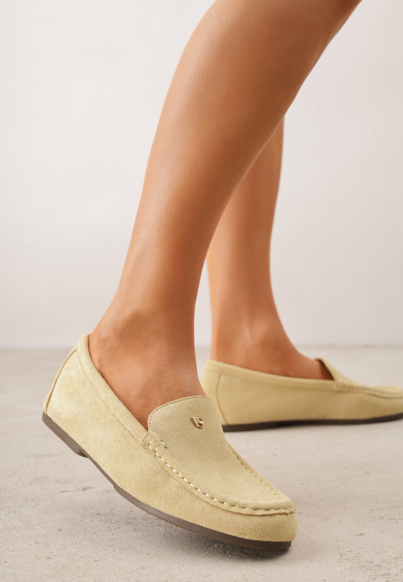 Żółte Mokasyny VICES ze Skórzaną Wkładką i Metalową Ozdobą Aquilin