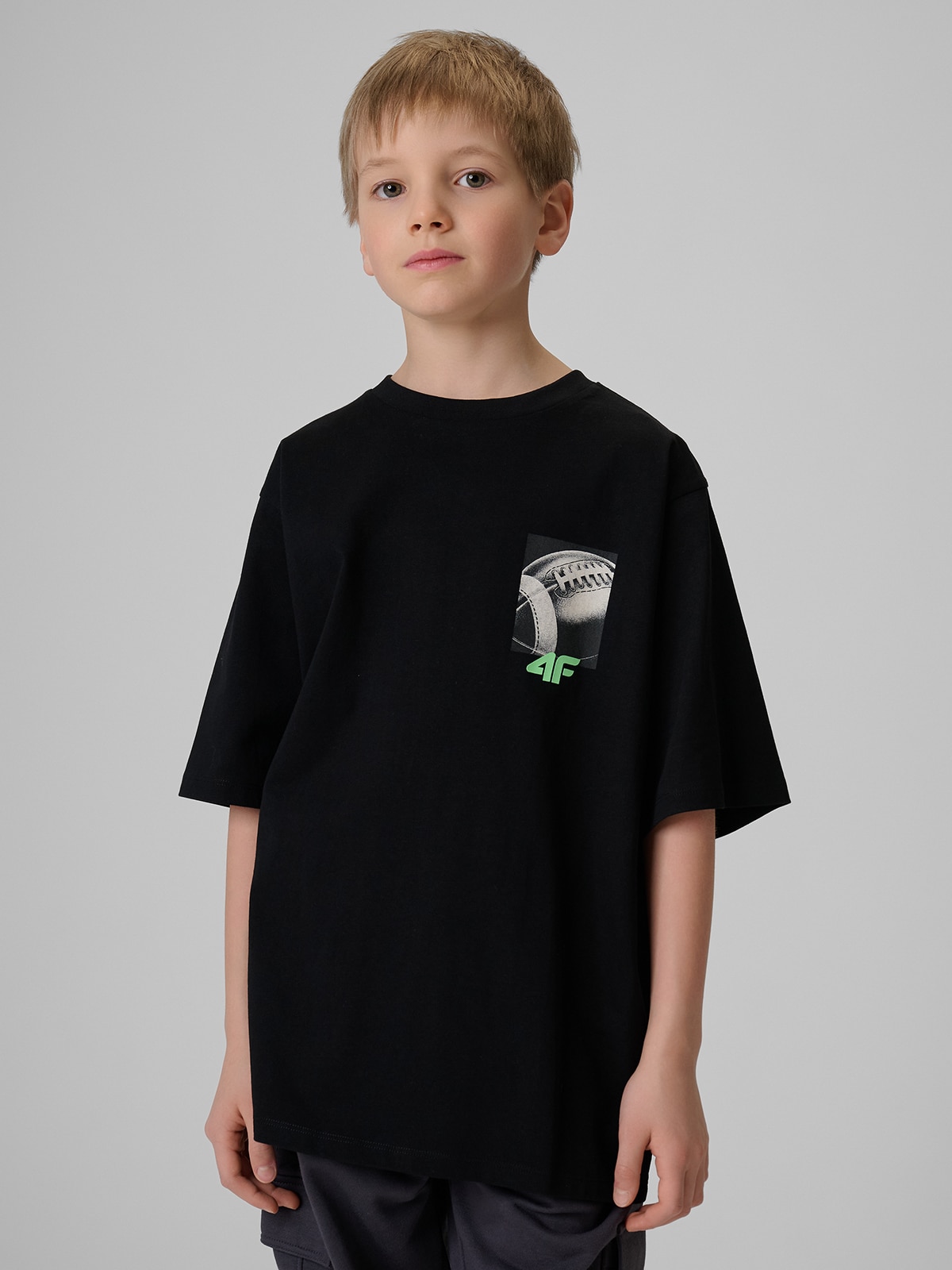 4F T-shirt loose z nadrukiem chłopięcy - czarny 158/164 (12-14 lat)