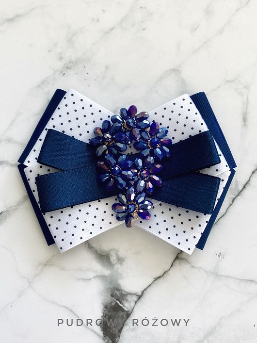 Brosza z kwiatuszkami z koralików New