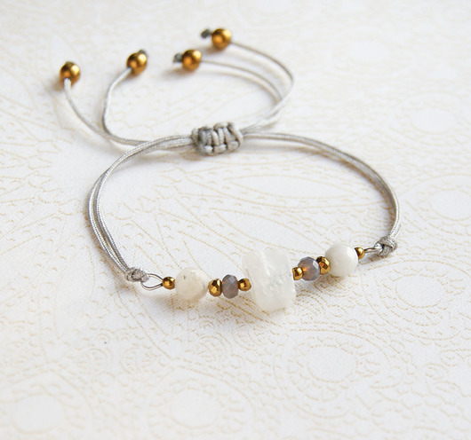 Amulet - kobieca energia - kamień księżycowy