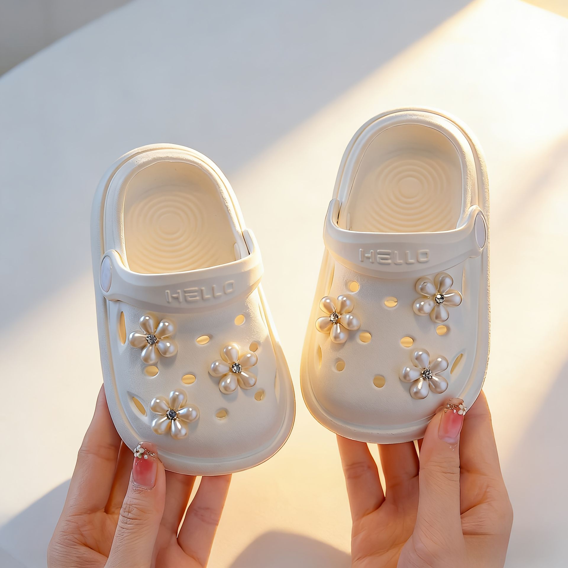 TEMU Kolorowe sandały dziecięce z małymi kwiatowymi wzorami, idealne na wiosnę i . Te i oddychające klapki są idealne do użytku wewnątrz, zapewniając