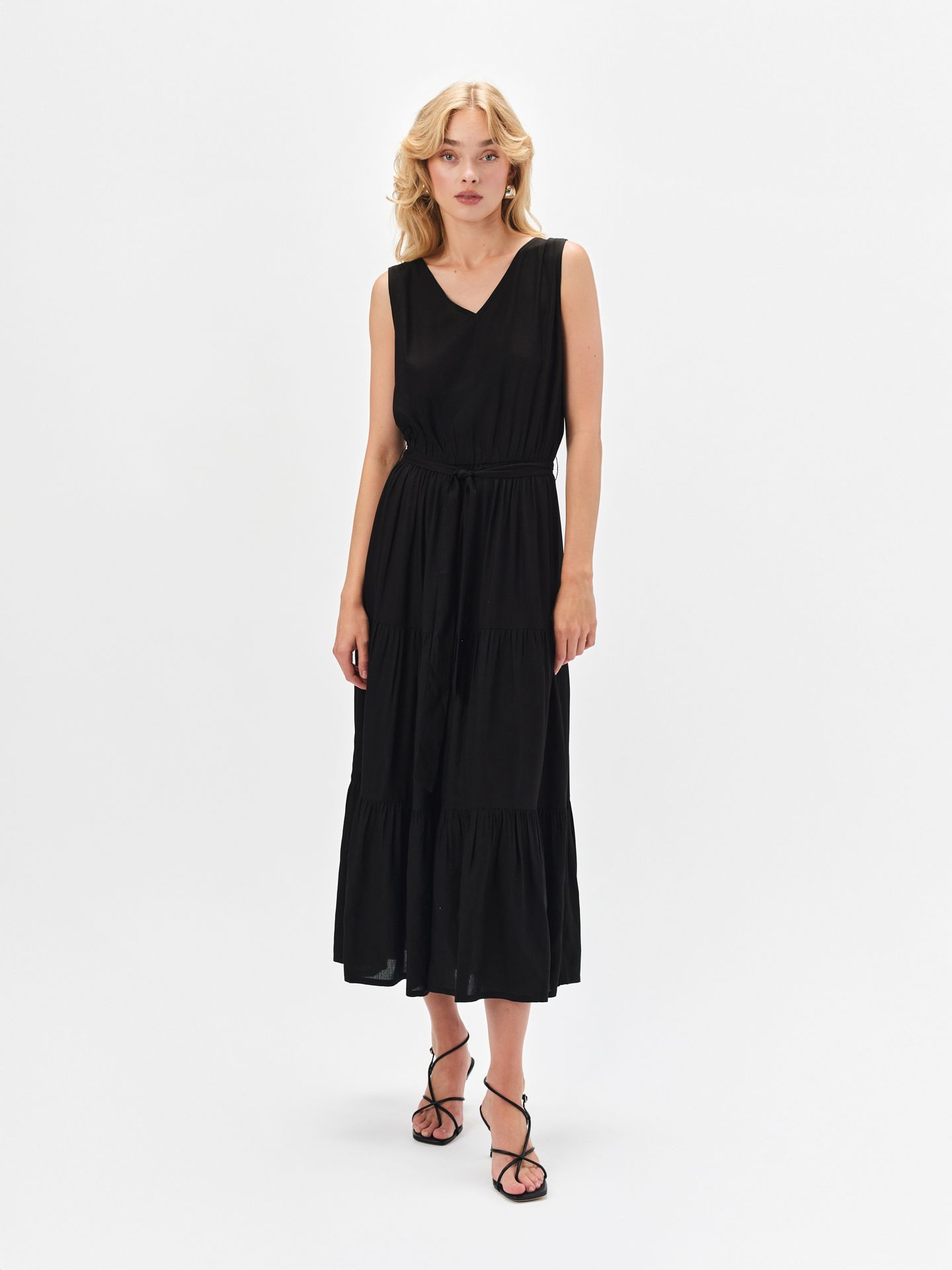 Casualowa czarna sukienka maxi