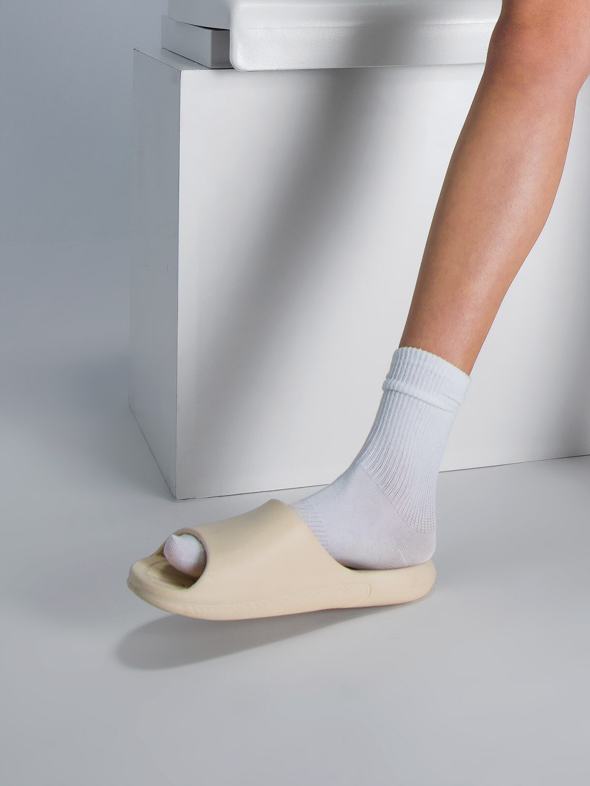 4F Klapki damskie 41