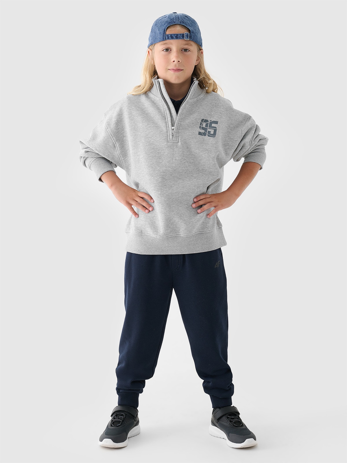 4F Spodnie dresowe joggery chłopięce - granatowe 164 (13-14 lat)