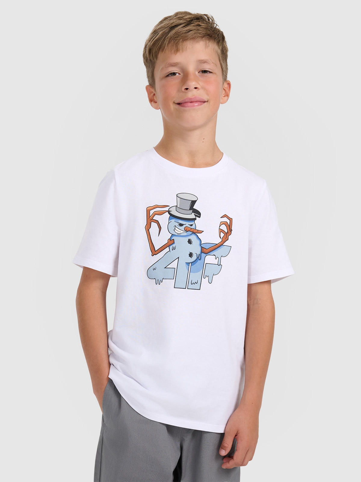 4F T-shirt regular z nadrukiem świątecznym chłopięcy - biały 134 (8-9 lat)