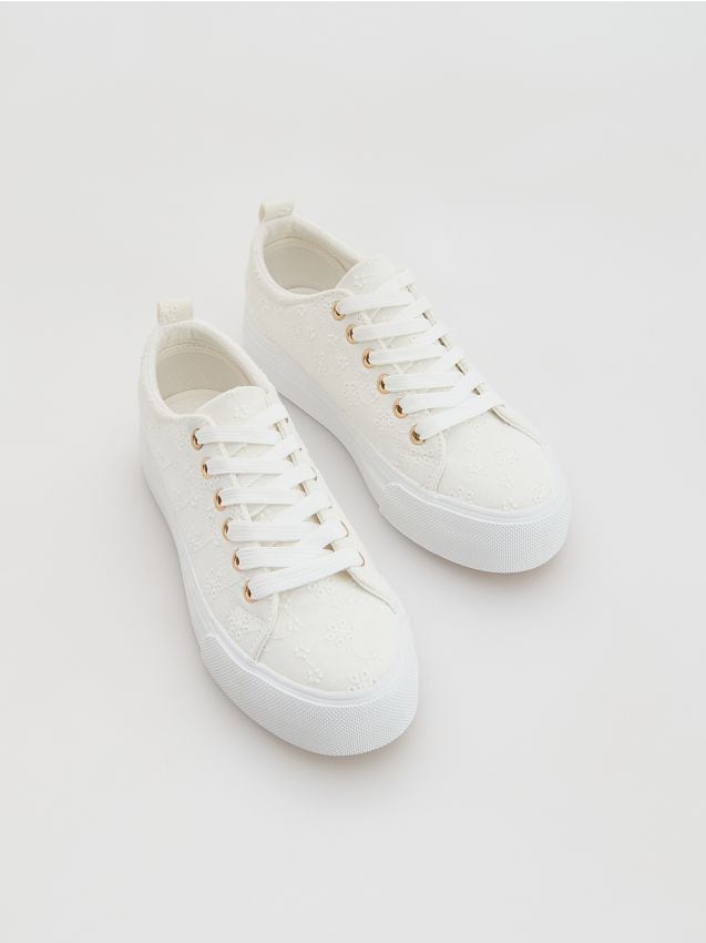 Reserved - Bawełniane trampki z haftem - biały