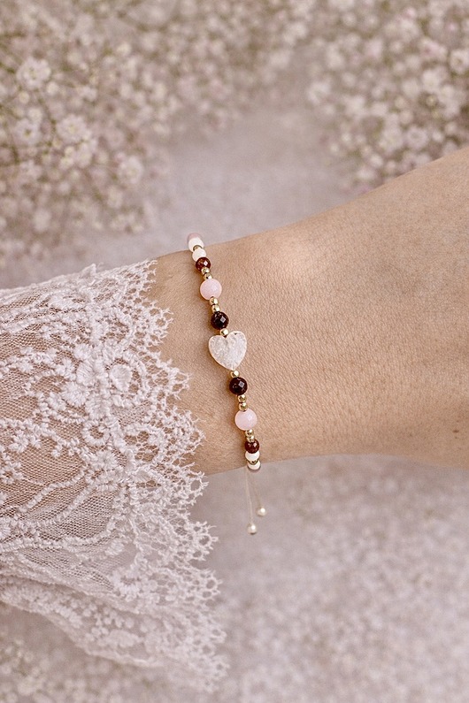 Piękna bransoletka na sznurku z kamieniami agat, granat, perły