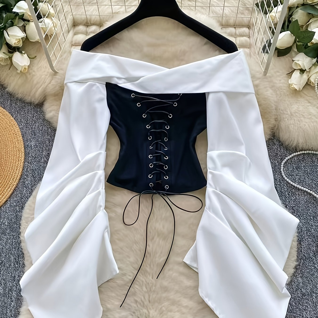 TEMU modna i elegancka bluzka na wiosnę i z odkrytymi ramionami, z krótkim rękawem, zapinana na guziki, z kontrastowymi naszywkami i sznurkiem