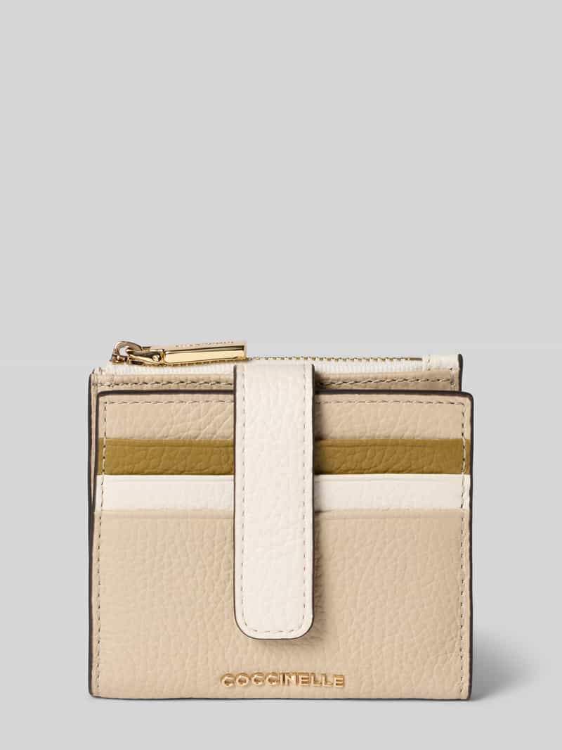 portfel z detalem z logo i przegródką zapinaną na zamek błyskawiczny