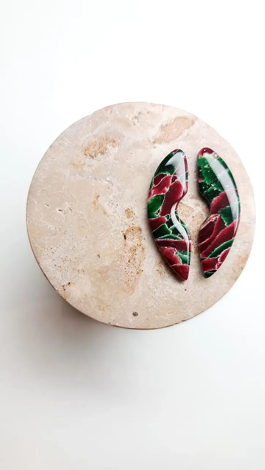 Czerwono zielone geometryczne kolczyki sztyfty