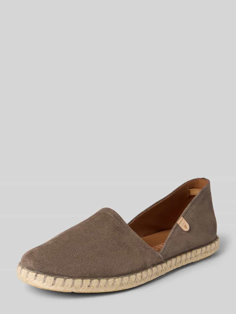 Espadryle ze skóry z naszywką z logo model 'CARMEN'