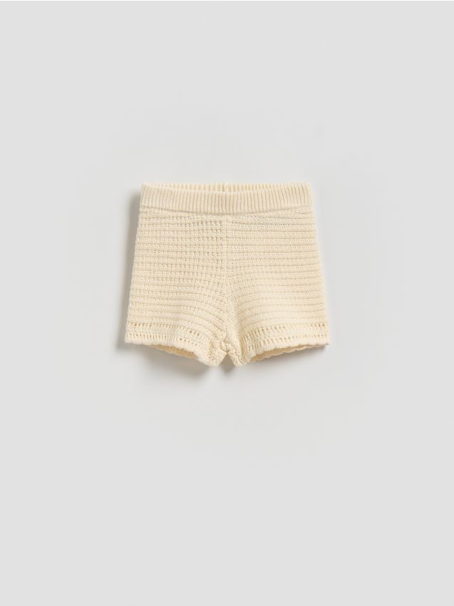 Reserved - Dzianinowe szorty - kremowy