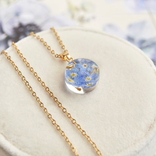 Naszyjnik z kwiatami niezapominajki