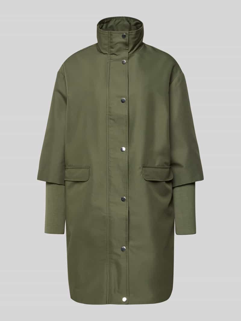 płaszcz z kieszeniami z patką i stójką