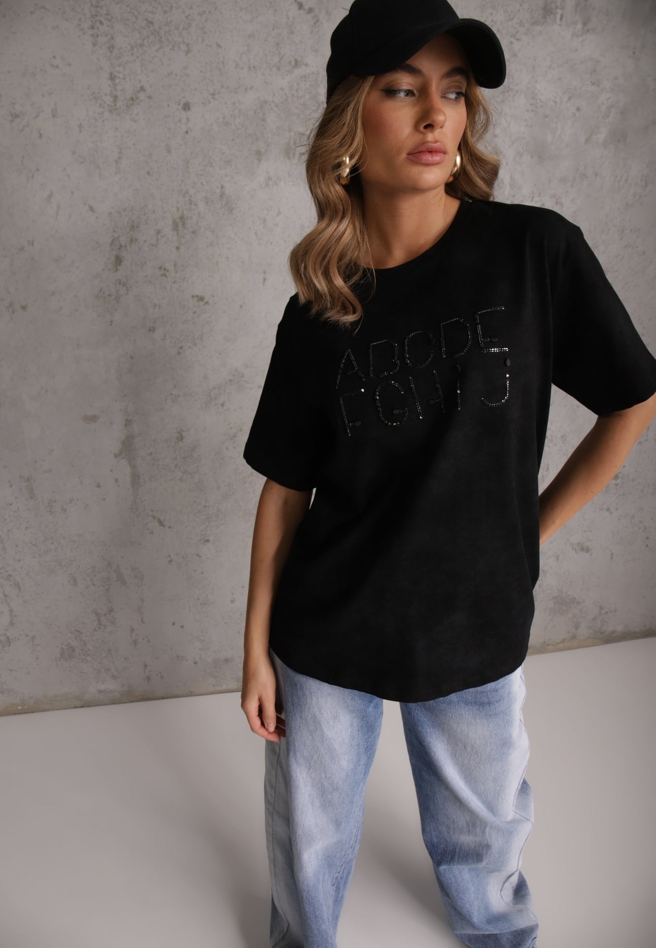 Czarny Bawełniany T-shirt Oversize z Haftowanym Napisem z Cekinami Talomora