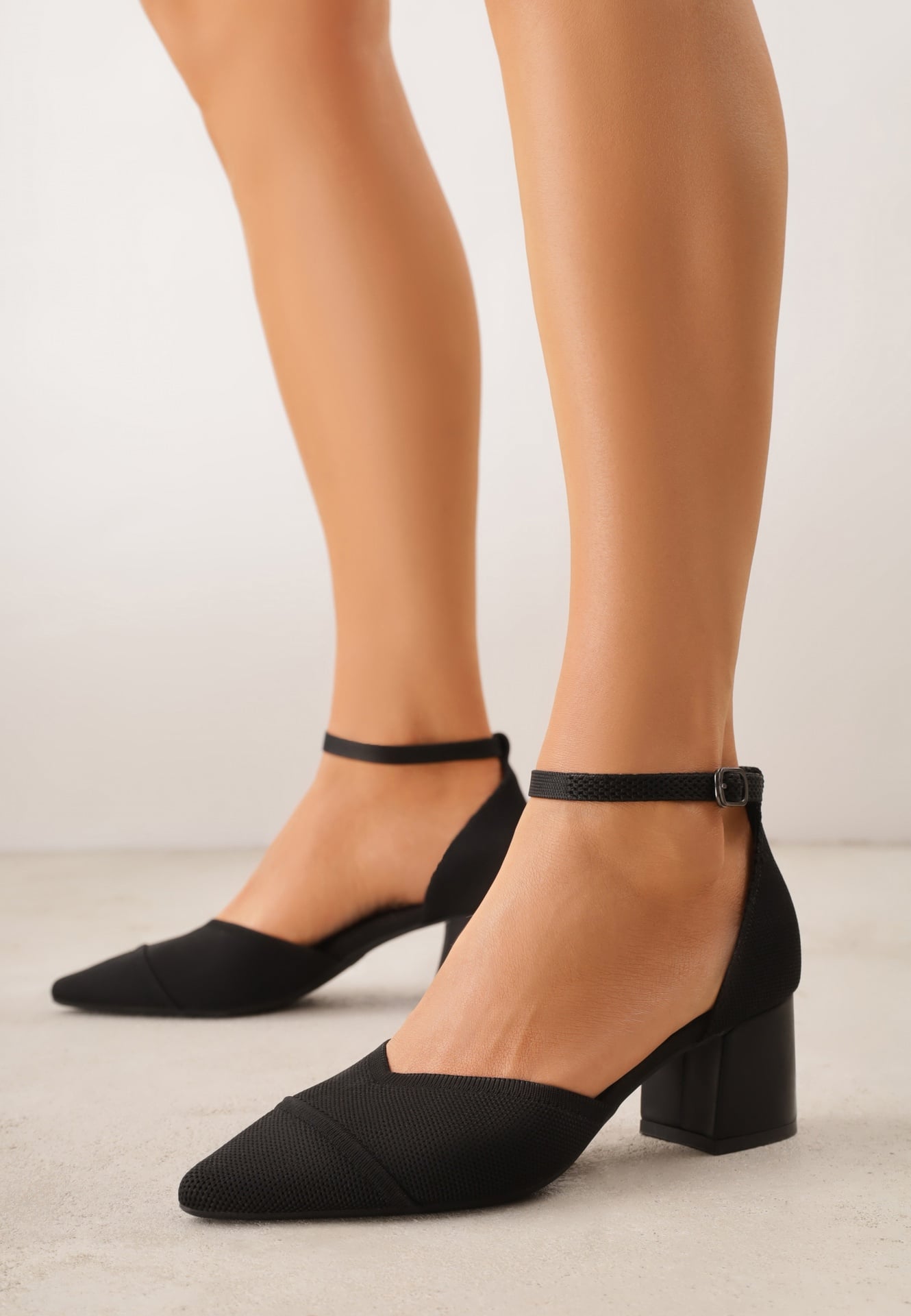 Czarne Czółenka ze Sportowej Tkaniny VICES na Słupku z Paskiem przy Kostce Loraira