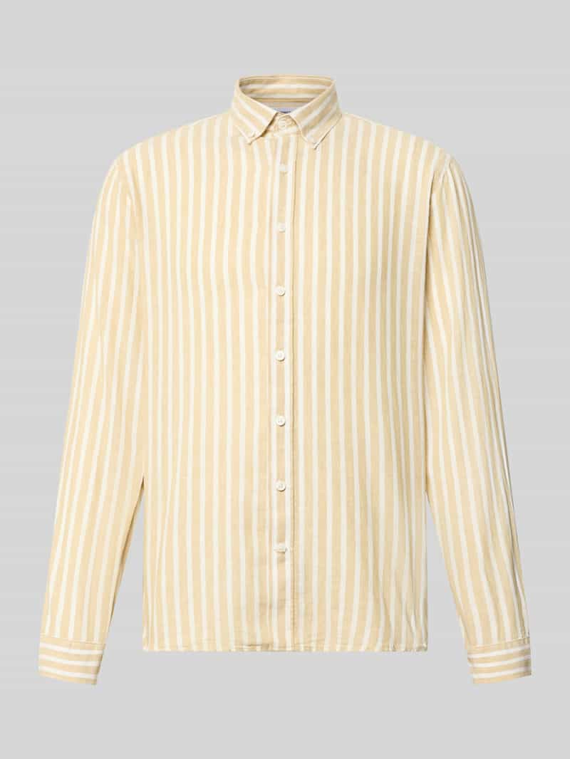 Koszula casualowa o kroju relaxed fit z kołnierzykiem typu button down