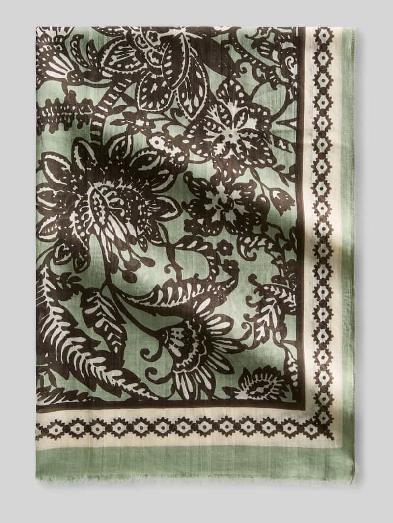 szal z nadrukiem na całej powierzchni