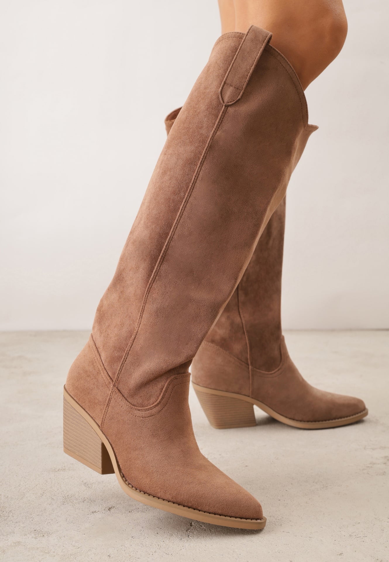 Jasnobrązowe Kozaki Kowbojki na Stożku z Gładką Cholewką z Imitacji Zamszu Halille