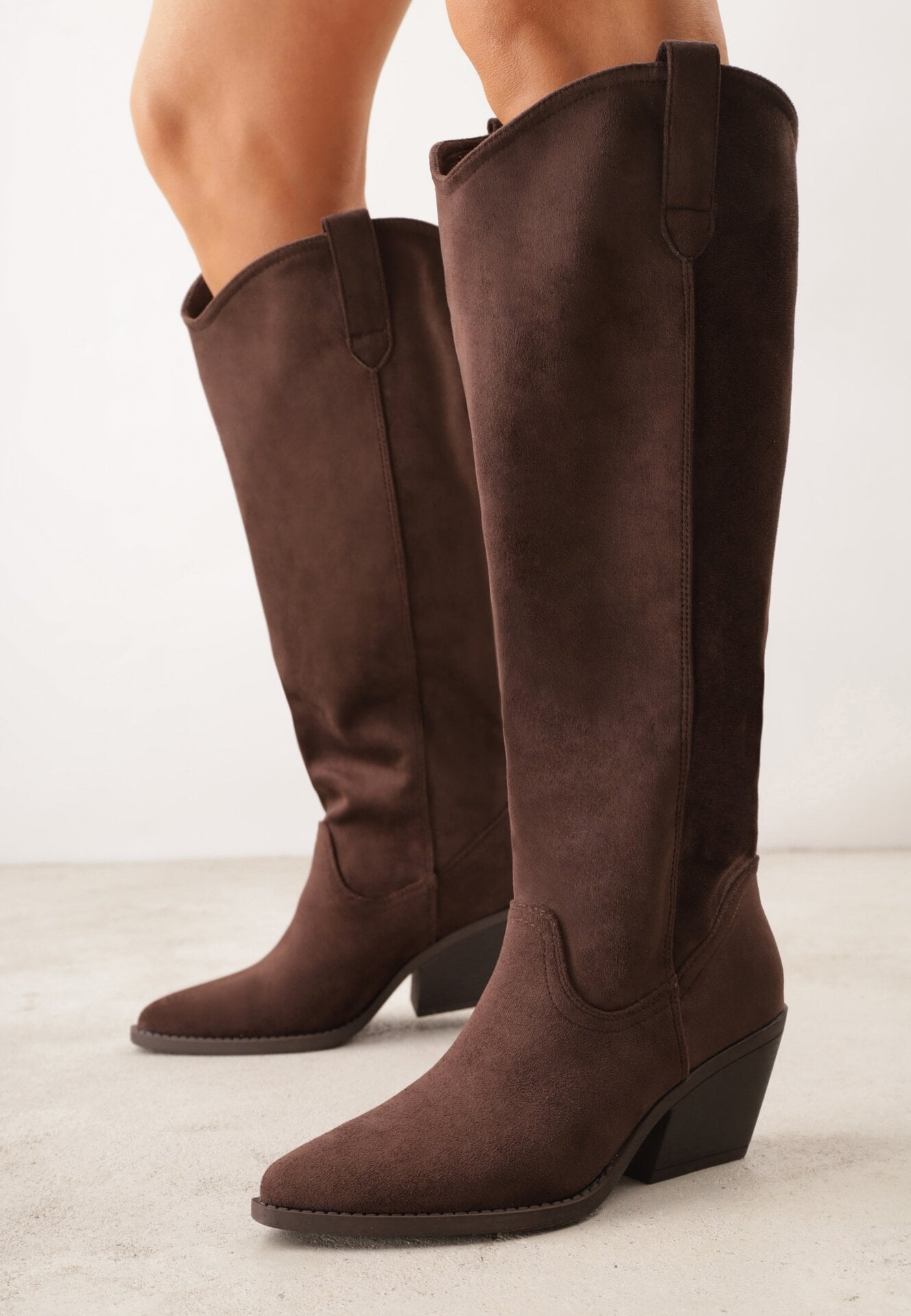 Brązowe Gładkie Kozaki Kowbojki z Imitacji Zamszu na Stożkowym Obcasie Karelia