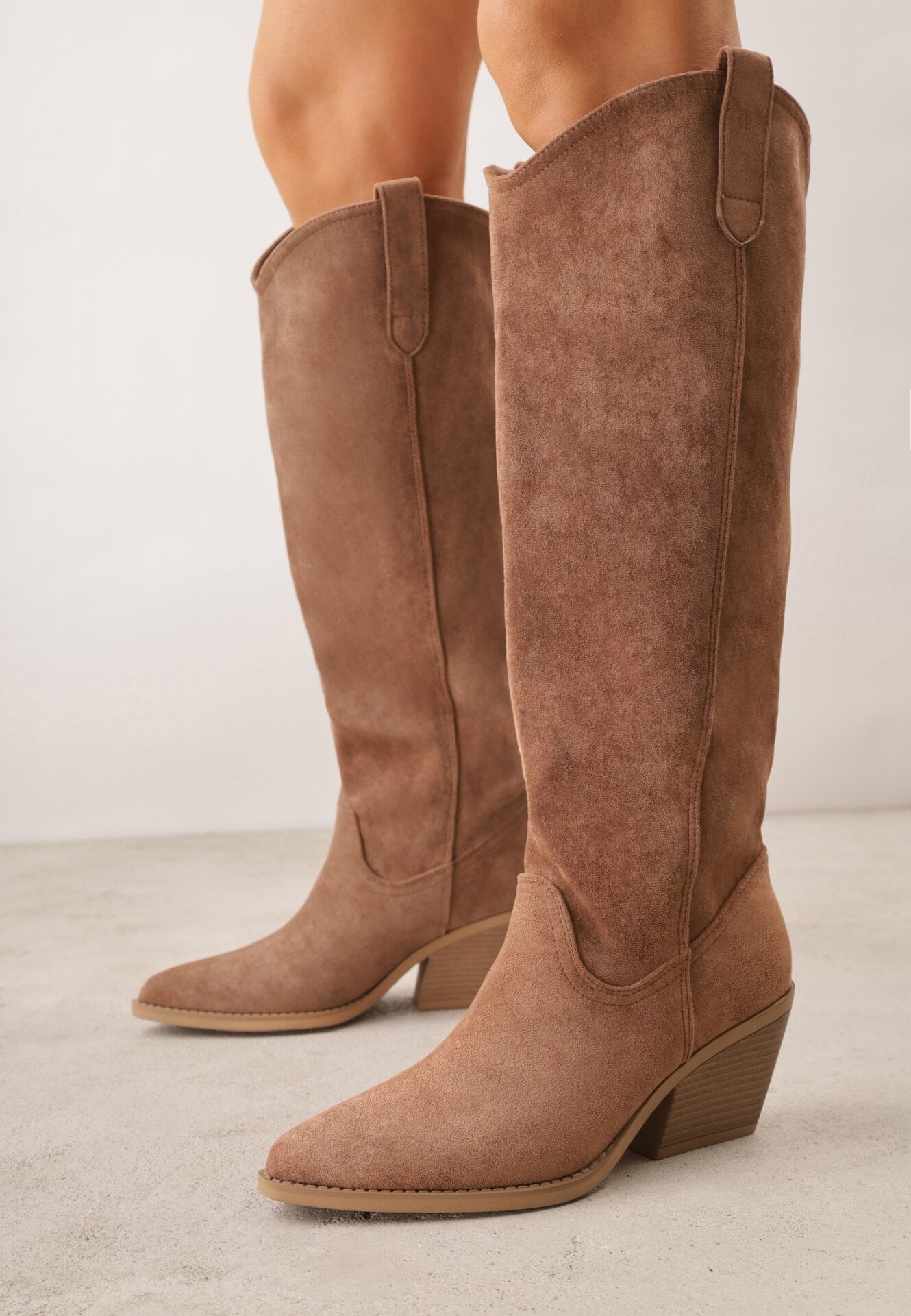 Jasnobrązowe Gładkie Kozaki Kowbojki z Imitacji Zamszu na Stożkowym Obcasie Karelia