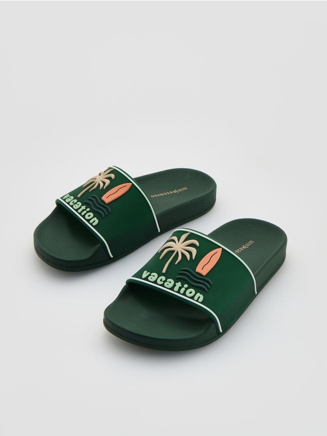 Reserved - Klapki z aplikacją - oliwkowy