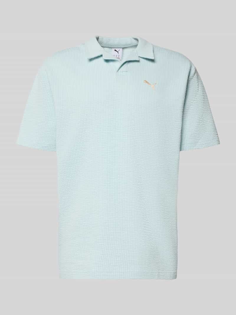 T-shirt w kroju regular fit z haftowanym logo