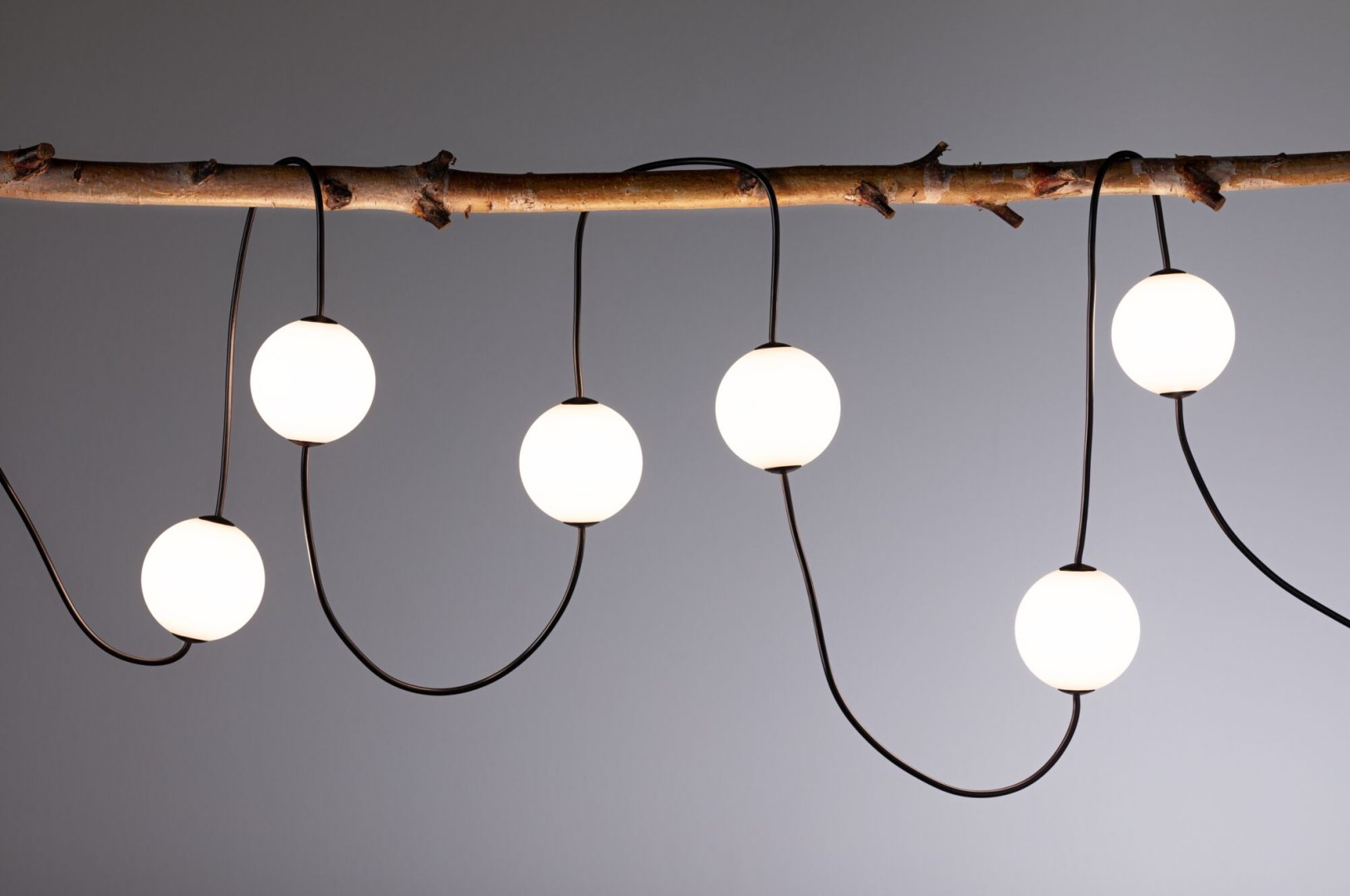 Łańcuch świetlny NAIMA Plug & Shine 5,88m kule 10cm 6x1W 3000K IP67 6x100lm 24V biały / czarny / tworzywo sztuczne