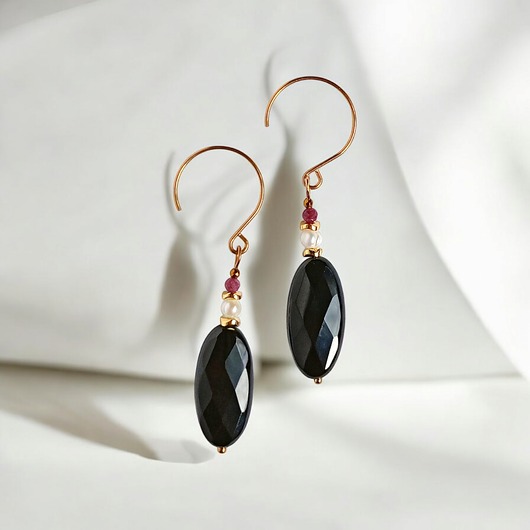 Kolczyki onyks, rubin, perła : okazałe i efektowne