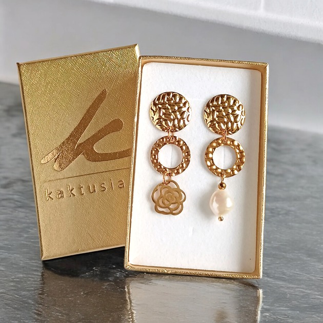 Asymetryczne kolczyki z perłą : wyjątkowy prezent PREMIUM