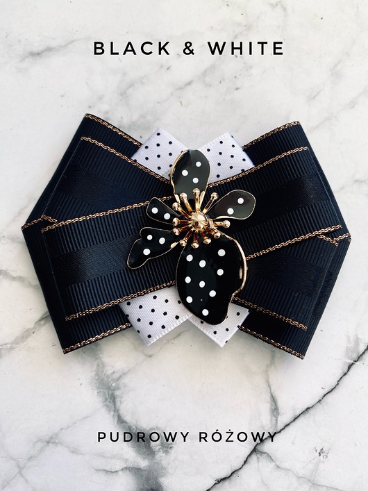 Brosza Black & White z efektowym kwiatem w kropeczki New