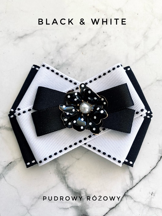 Brosza Black & White z efektowym kwiatem w kropeczki New