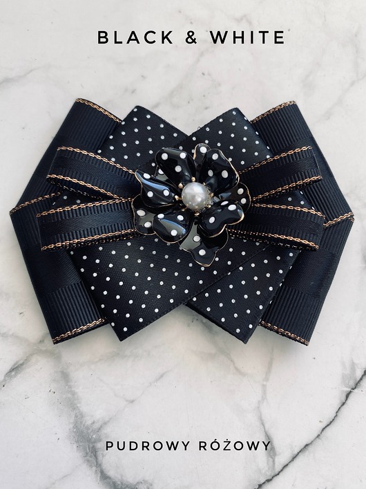 Brosza Black & White z efektowym kwiatem w kropeczki New