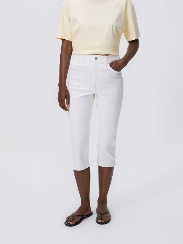 Reserved - Jeansy capri - biały