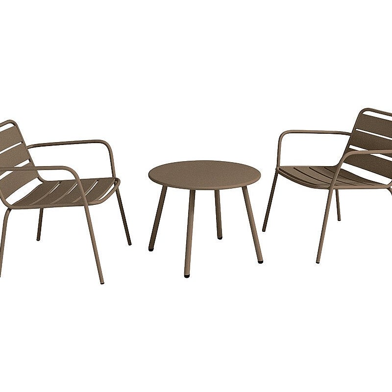 Zestaw mebli ogrodowych z metalu - 2 niskie sztaplowane fotele i okrągły stolik dostawiany - Taupe - MIRMANDE marki MYLIA