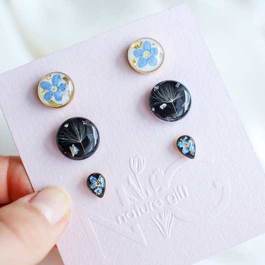 Zestaw kolczyków-sztyftów z niezapominajkami i dmuchawcem