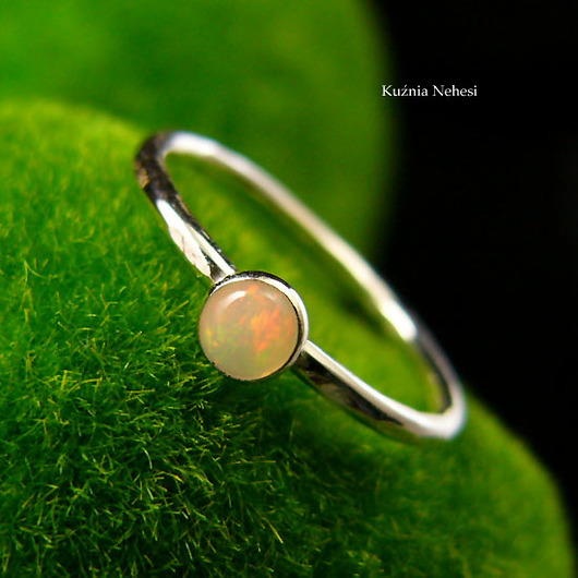 Pierścień Drobinek - Opal Etiopski Srebro 4mm