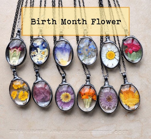 Wisiorek - kwiaty urodzeniowe