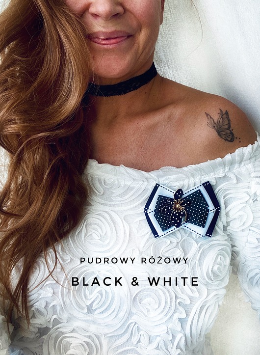 Brosza Black & White z efektowym kwiatem w kropeczki New