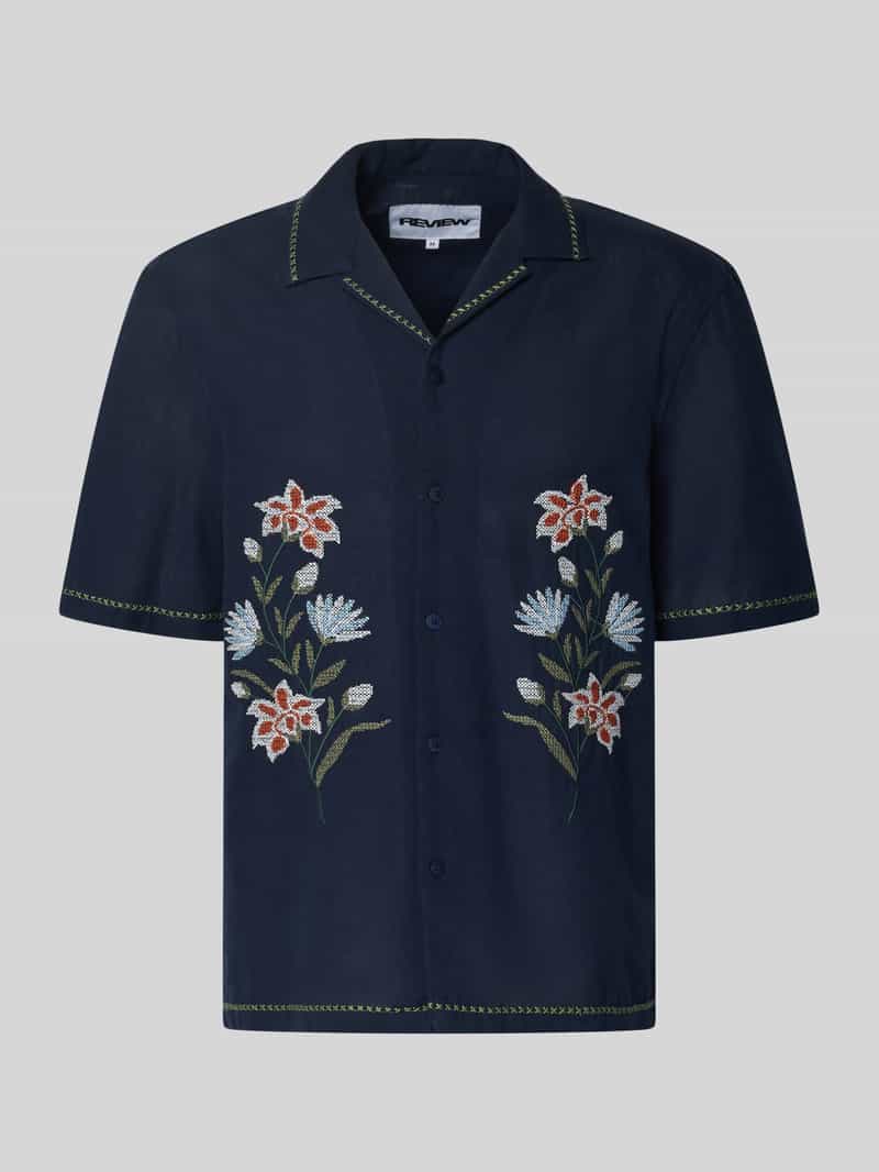 Koszula casualowa o kroju relaxed fit z wyhaftowanym motywem