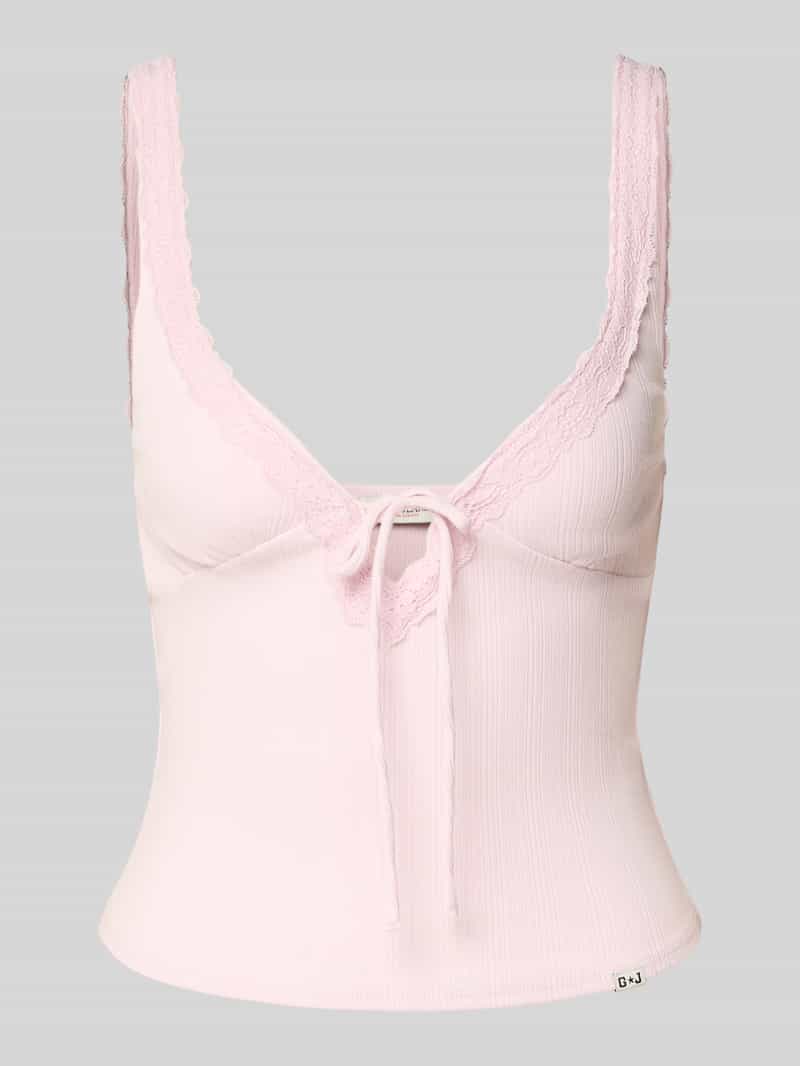 Top o kroju slim fit z obszyciem koronką