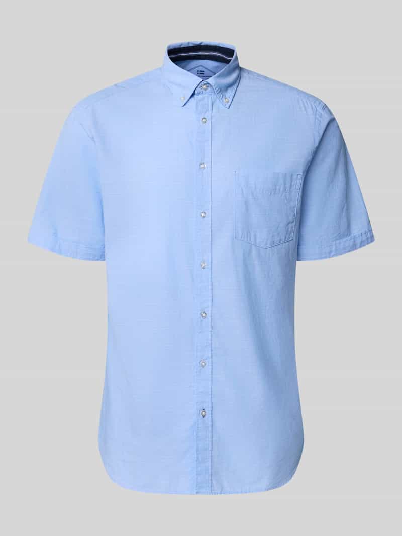 Koszula casualowa o kroju regular fit z kołnierzykiem typu button down