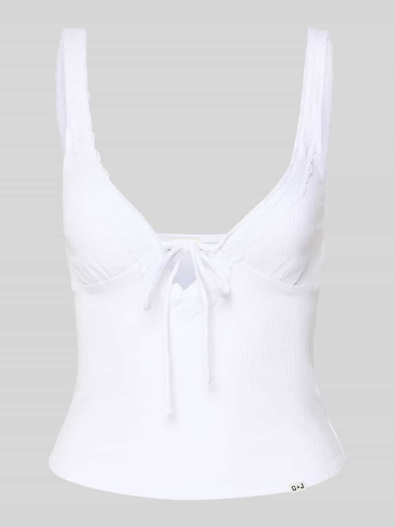 Top o kroju slim fit z obszyciem koronką