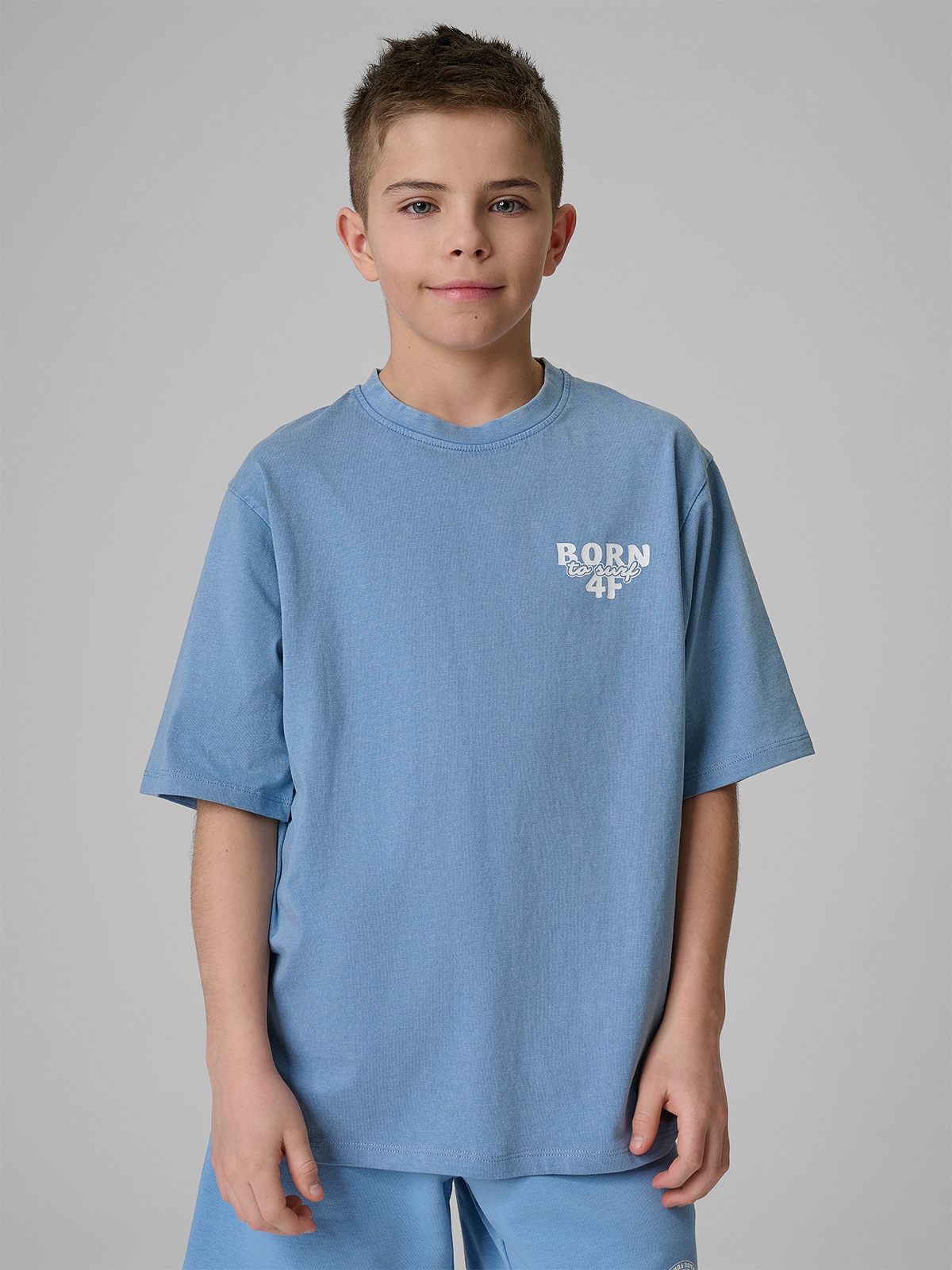 4F T-shirt loose z nadrukiem chłopięcy - niebieski 122/128 (6-8 lat)