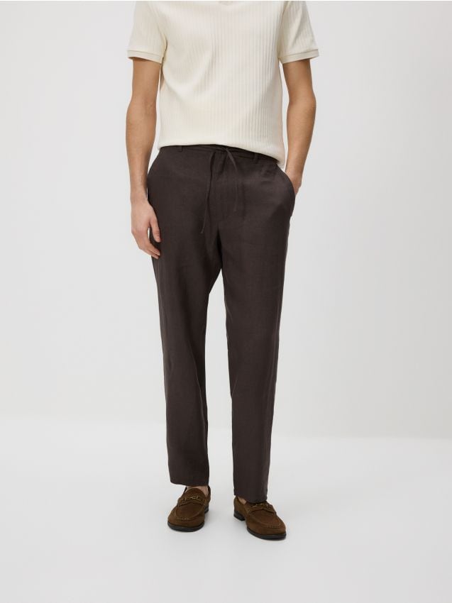 Reserved - Lniane spodnie chino straight - ciemnobrązowy