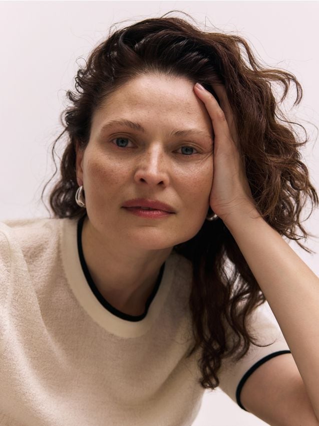 Reserved - Wełniany t-shirt - złamana biel