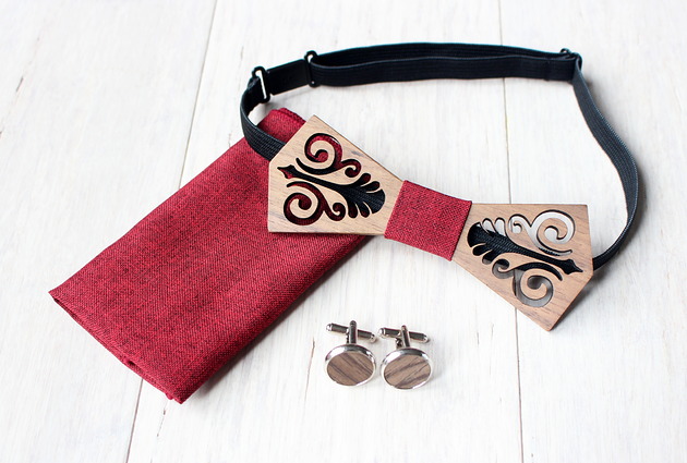 Zestaw z drewnianą muszką FOLK czerwony